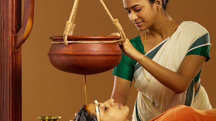 corso di massaggio ayurvedico shirodhara
